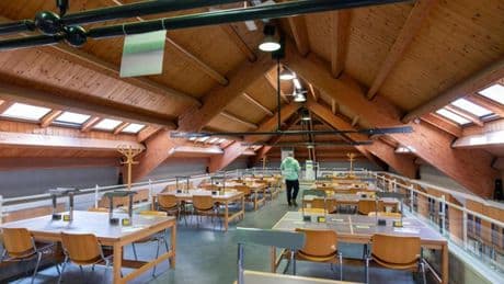 Biblioteche a Genova, crolla l’affluenza. Tengono i prestiti e gli eventi