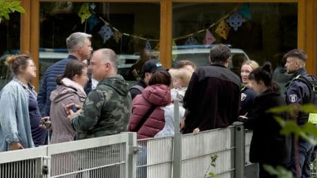Schwer verletzt in Klinik – Not-OP! - Messer-Attacke auf Jungen in Berliner Grundschule!