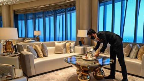 Nouvelles destinations, voyages plus courts, baisse du shopping… Comment les riches chinois redessinent la carte du luxe mondial