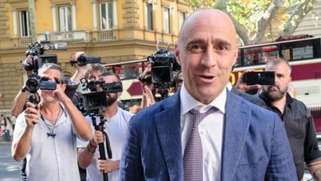 Ex Ilva, il sindaco di Taranto: «Non firmerò l’accordo di programma». Il ministero: stupiti
