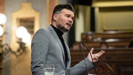 Rufián afea al Gobierno que reivindique al Papa "pacifista" a la vez que aumenta el gasto militar: "Sánchez en estado puro"