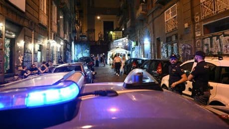 Zone rosse a Napoli, il Tar annulla l'ordinanza del prefetto. «Nessuna emergenza eccezionale»