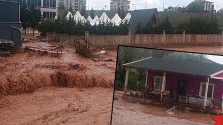 Bir kent sular altında! Tren seferleri durdu, vatandaşlar evlerinde mahsur kaldı