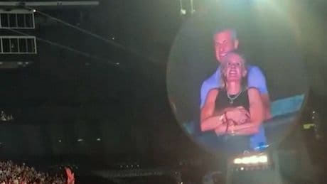 Surpris en train d’enlacer l’une de ses collègues lors d’un concert de Coldplay, le patron d’une entreprise américaine démissionne