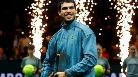 Alcaraz alza en Róterdam su primer título 'indoor'