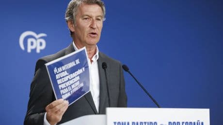 Feijóo presenta un plan con 50 medidas contra los incendios, que incluye registrar a los pirómanos y controlarlos con pulseras