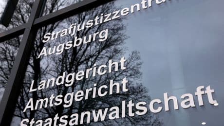 Bilder aus Internet geladen: Mann soll Priester mit Nacktfotos erpresst haben