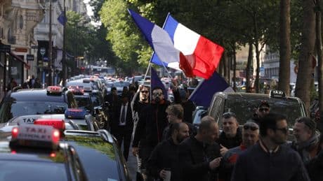 Grève des taxis : François Bayrou prend «très au sérieux» l’«émotion» des chauffeurs
