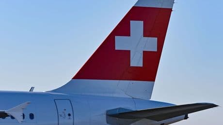 Friedrichshafen: Air-Swiss-Flugzeug setzt Notruf ab – Rauch in Kabine