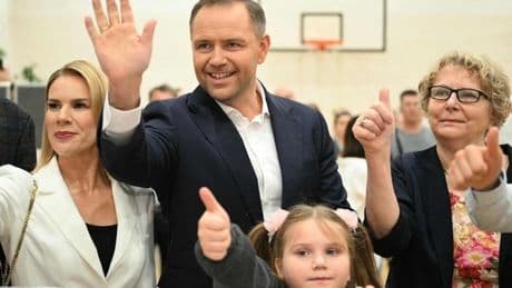 Ex-Hooligan Nawrocki wird Polens Präsident – stürzt Tusk?
