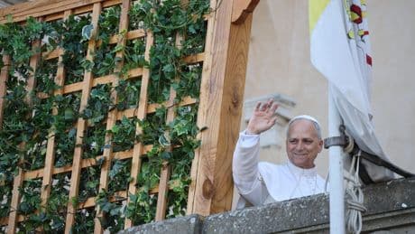 Papa Leone a Castel Gandolfo, l’ennesimo segnale di un ritorno alla tradizione