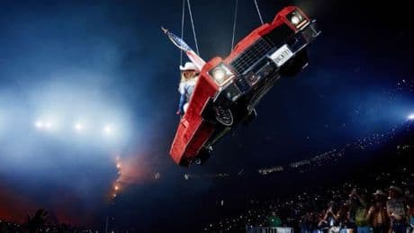 "Stop, stop, stop": Beyoncé manque de tomber de sa voiture suspendue en plein concert, ses fans saluent son sang-froid