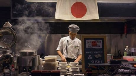 Addio sushi in Giappone, prezzi del riso ai massimi da anni: scorte insufficienti