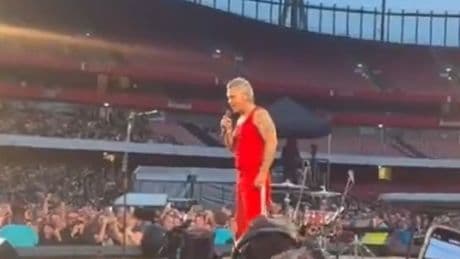 ‘How far?’ – Robbie Williams brutally trolls Arsenal fans with Spurs joke during his own gig at the Emirates
