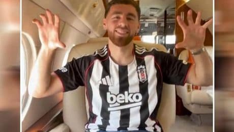 Orkun Kökçü uçaktan pozu verdi, Beşiktaş taraftarına mesaj yolladı!
