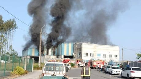 Declarado un incendio en una planta de reciclaje de Ordes (A Coruña)