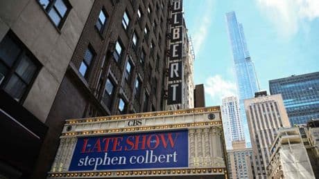 L’arrêt du “Late Show” de Stephen Colbert : décision économique ou calcul politique ?