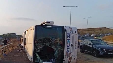 Kuzey Marmara Otoyolu'nda yolcu otobüsü devrildi: 3 ölü, 20 yaralı