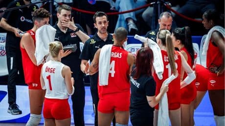Filenin Sultanları yarı final hedefiyle sahada