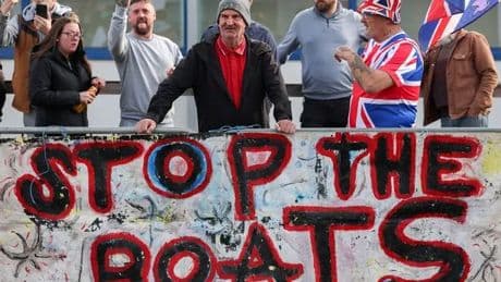 Third weekend of protests outside Falkirk asylum hotel
