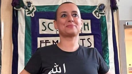 In Marokko drohen ihr fünf Jahre Knast - „Allah ist lesbisch“! Feministin wegen T-Shirt verhaftet
