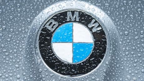 BMW-Gewinn bricht um ein Drittel ein
