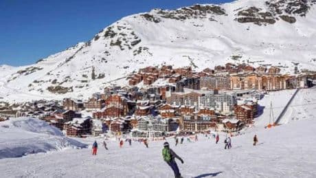 Kayak tutkusu  can aldı: Çığ altında kalıp 15 metre sürüklendi