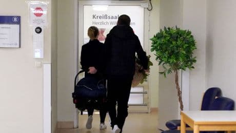 Schwangerschaft: Hebammen fordern Umdenken bei Geburtshilfe auf den Inseln