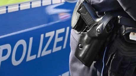 Bayern: Bewaffneter Mann von Polizisten bei München angeschossen