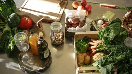 Obst und Gemüse: Im Supermarkt liegt es schon aus – aber reif ist es noch lange nicht