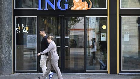 Winst bij ING loopt terug door lagere rente-inkomsten, baten uit afsluiten leningen opgevoerd