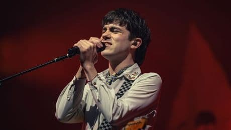 Musicians Declan McKenna and Bradley Simpson set for 'phone-free' Stirling charity gig
