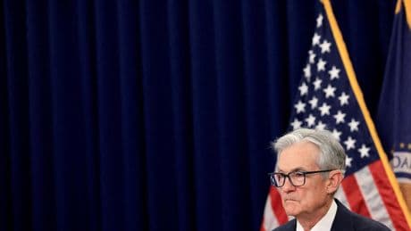 Trump vuelve a cargar contra el "idiota" de Powell y el presidente de la Fed defiende la reforma de la sede del banco central