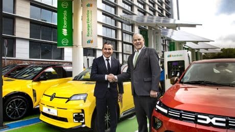 Iberdrola regala 30.000 kilómetros de recarga a los que compren un coche eléctrico de Renault, Dacia o Alpine