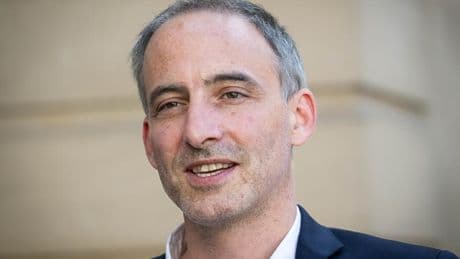 Place publique : Raphaël Glucksmann veut mettre le travail au centre de sa vision