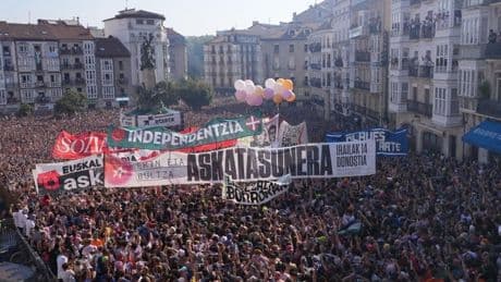 A Sare no le gusta que critiquen sus pancartas en favor de los presos de ETA