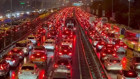 İstanbullu vatandaş bir yılda 105 saatini trafikte harcadı