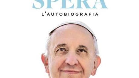 Papa Francesco guarda tutti da molto in alto