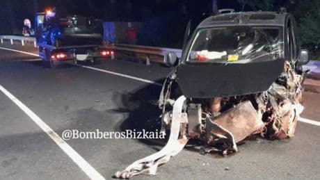 Tres heridos trasladados al hospital tras un choque entre dos vehículos en Balmaseda