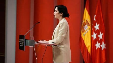 Ayuso arremete contra Sánchez, pero afirma que seguirá en Madrid: "No tengo previsto dejar de ser presidenta"