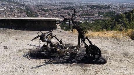 Çalınan motosikletini yanmış halde buldu