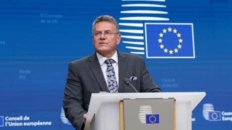 Bruselas avisa de que el arancel del 30% de Trump equivaldría a "prohibir" el comercio entre la UE y EEUU
