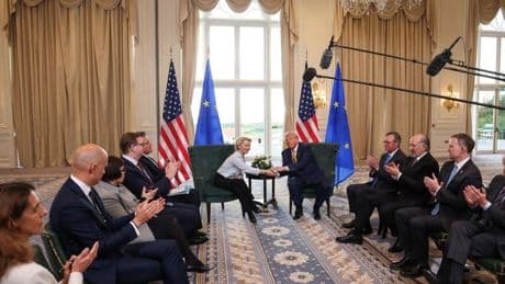 Bruselas, «sorprendida» por las críticas, reivindica el acuerdo con Trump como un mal menor