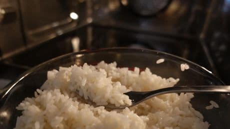 Soy microbióloga: esto es lo que nunca como y dónde nunca voy a comer
