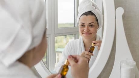 Cómo es el aceite natural para la piel que elimina cicatrices y ayuda a reducir los signos de la edad