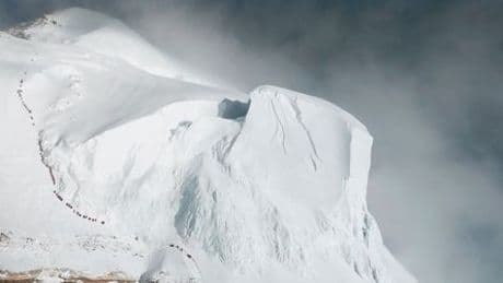 Himalaja: Bergsteiger-Drama am K2 - Leben retten oder Berg bezwingen
