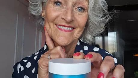 Teeth whitening powder with 'amazing results' less than £18 in bank holiday deal