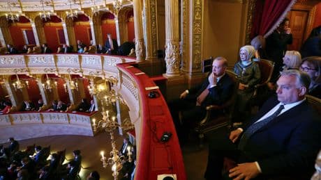 Cumhurbaşkanı Erdoğan, Macaristan'da Başbakan Orban ile kültürel programa katıldı