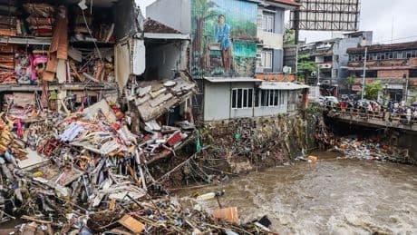 Urlaubsparadies überschwemmt - 20 Tote nach schweren Unwettern in Indonesien