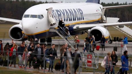Los empleados de Ryanair cobran más si detectan equipajes grandes, según 'The Sunday Times'